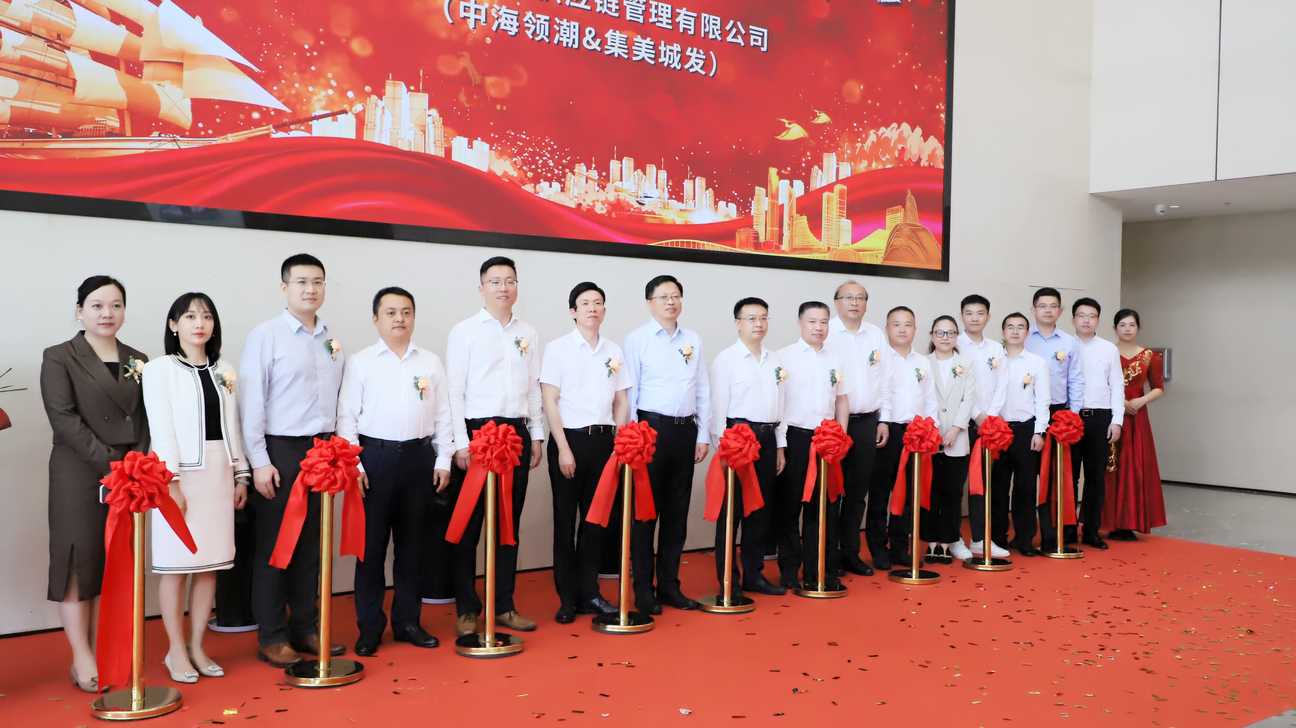 合影.jpg 合影.jpg